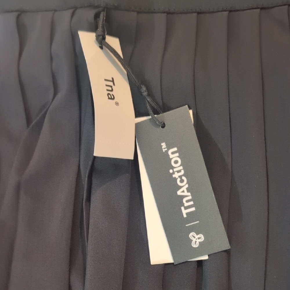 Aritzia Elegant Black Pleated Mini Skort - Picture 3 of 3